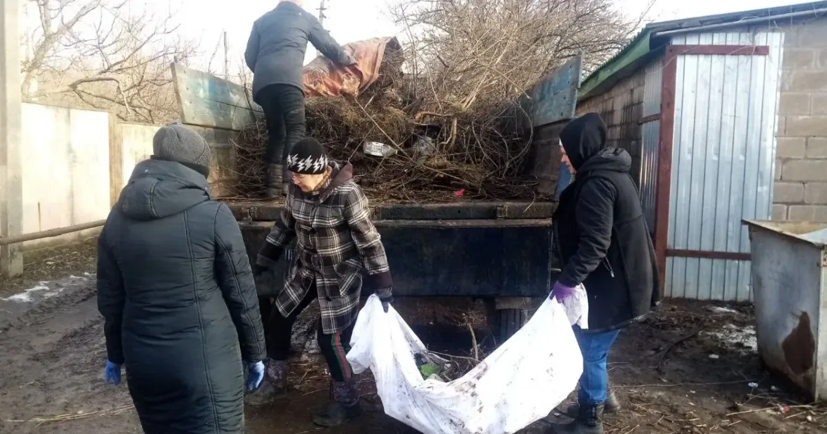 Як в Краснограді цього тижня прибирали місто (фотозвіт) Як в Краснограді цього тижня прибирали місто (фотозвіт) на порталі Gromada Group