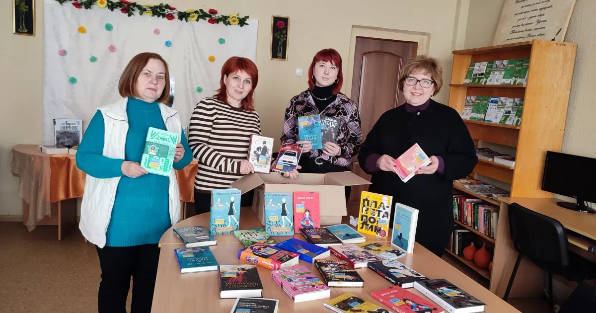 Фото зі сторінки у фейсбуці «Публічна бібліотека Красноградської міської ради» Красноградська бібліотека отримала 119 нових книг і чекає на читачів на порталі Gromada Group